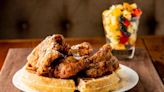 Waffles con pollo frito, un platillo de los Amish o del Harlem?