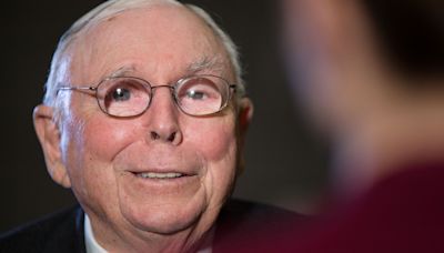 Charlie Munger Said, 'Find A Way To Get Your Hands On $100,000' Even If It Means Walking Everywhere — The Magic...