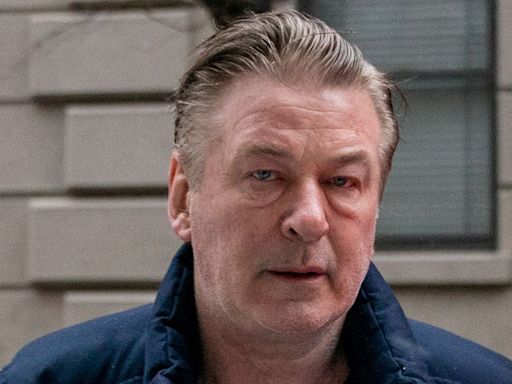 Comenzó el juicio: por qué Alec Baldwin es acusado de homicidio involuntario - La Tercera