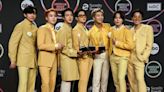 Músicos do BTS poderão se apresentar enquanto cumprem serviço militar, diz ministro sul-coreano