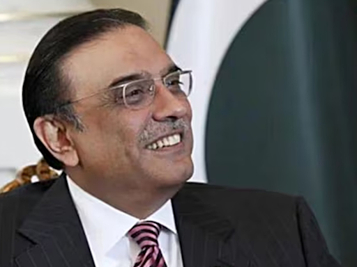 ‘We know how to form and dismantle governments’, says Pakistan President Zardari