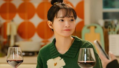 No Gain No Love: Shin Min Ah looks charming as money-oriented office worker in rom-com with Kim Young Dae; PICS