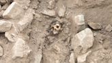 Hallan momia de unos 3.000 años de antigüedad en barrio de la capital de Perú