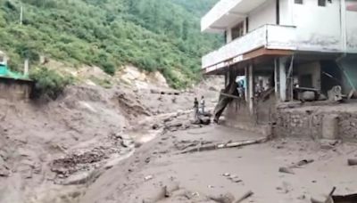 Flashflood hits Tosh Nullah in Himachal Pradesh’s Manikaran valley; local admn helps prevent major disaster in Kasol