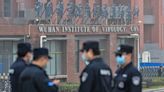 La administración de Biden suspende la financiación de laboratorio de virología de Wuhan, en China