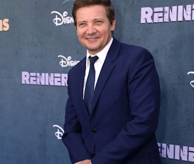 Jeremy Renner vuelve a rodar escenas de acción un año después del accidente que casi le cuesta la vida