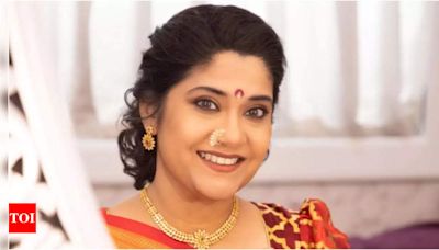 Renuka Shahane talks about getting periods at 10 and its impact on her life: 'I was feeling very lonely' | Hindi Movie News - Times of India