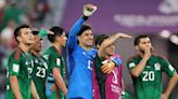 Plegarias mexicanas son escuchadas y Ochoa evita derrota ante Polonia