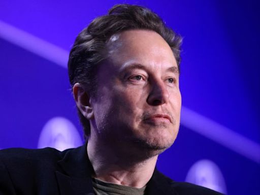 Elon Musk boosts fake Trump rally bomb threat and false claims about the election | CNN Business