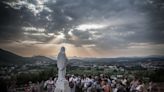 Virgen de Medjugorje: argentinos y otros miles de fieles vuelven a peregrinar hacia el santuario tras un singular mensaje