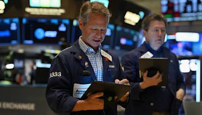 Treasury yields fall as investors look to key data