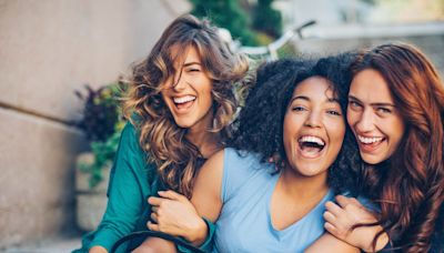 20 Ways to Be a Better Friend, According to Experts