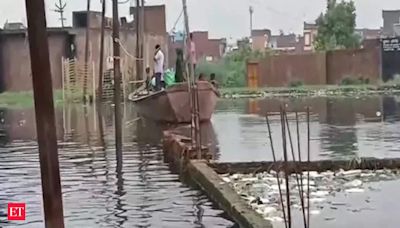 Moradabad: Severe flooding in people city; people forced to use boats to commute