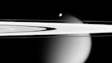 Crisálida, la hasta ahora desconocida luna de Saturno que explica el origen de los misteriosos anillos del planeta