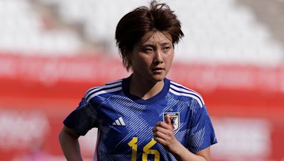 Everton sign Japan's ex-West Ham midfielder Hayashi