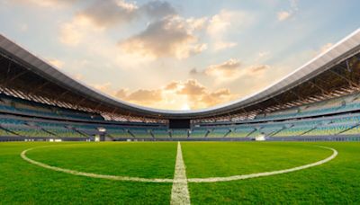 Des archéologues découvrent sous un terrain de football des vestiges de l'âge de Bronze