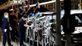 El frenazo de la industria en China se modera al relajarse las restricciones de COVID