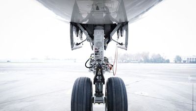 See the Moment Takeoff Is Aborted After Tires Blow Out on American Airlines Flight