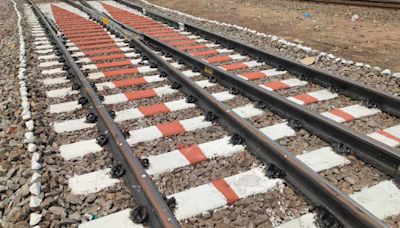 In a first, SCR lays Weldable Cast Manganese Steel crossing in Vetapalem yard