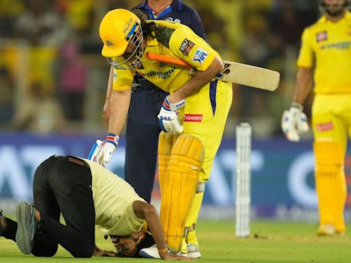 MS Dhoni said THIS to the fan who breached security at IPL 2024 | Watch