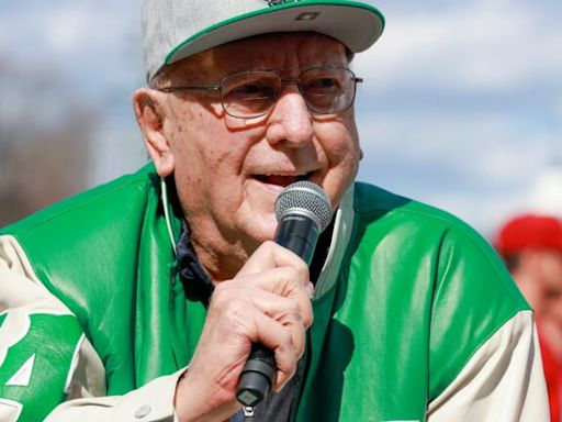 Bob Cousy said he'll only attend Celtics' banner celebration if he can bring these two people with him