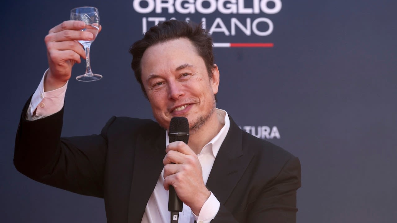 Elon Musk wins dismissal of ex-Twitter staffers’ $500M severance suit