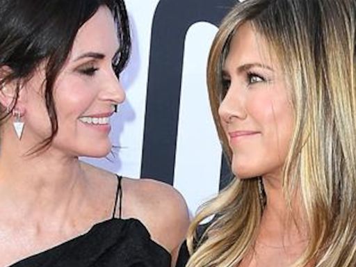 Jennifer Aniston Brings Courteney Cox to Tears With Emotional Birthday Tribute - E! Online