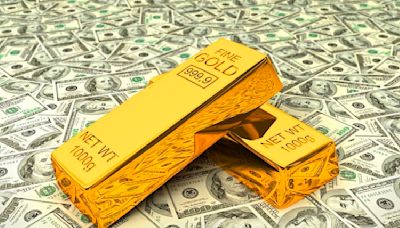 Gold price prolongs its agony and sinks below $2,300