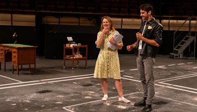 Photos: Gina Beck and Michael Simkins in Rehearsal For GUYS & DOLLS