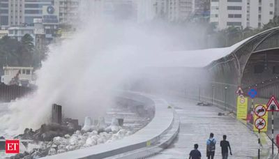 Heavy rains pound Pune, Mumbai: Several dead, flights cancelled, IMD issues red alert - Mumbai, suburbs receive rain