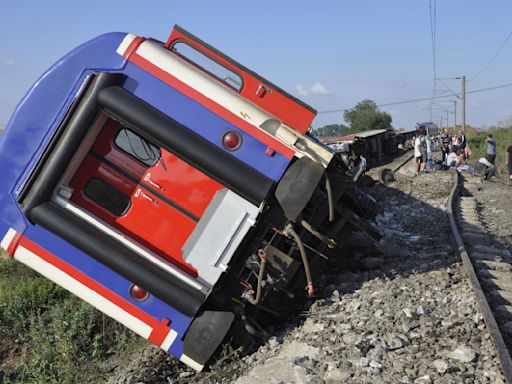Turquía condena a funcionarios ferroviarios a más de 108 años de cárcel por accidente con 25 muertos