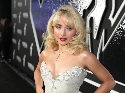 Sabrina Carpenter escolhe look feito para Madonna no VMA 2024; saiba detalhes