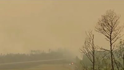 加拿大西部逾百處大火燃燒 煙霧飄向美國