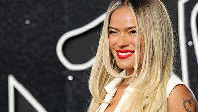 Karol G recibió fuertes críticas por su vestido de ‘fuego’ en los MTV Video Music Awards: “Su stylist la odia”