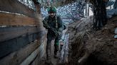Los soldados de Ucrania 'en modo de defensa profunda' mientras persiste la incertidumbre sobre el comandante en jefe