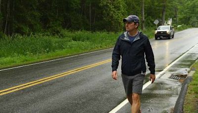 Chris Murphy finishes his annual cross-state walk in Mystic