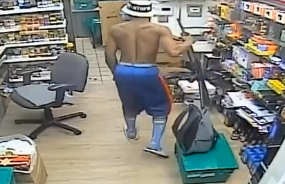 WATCH: Man steals clerk’s shotgun from behind register