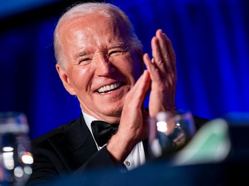 Biden se ríe de Trump en una cena de corresponsales marcada por las protestas por la guerra de Gaza