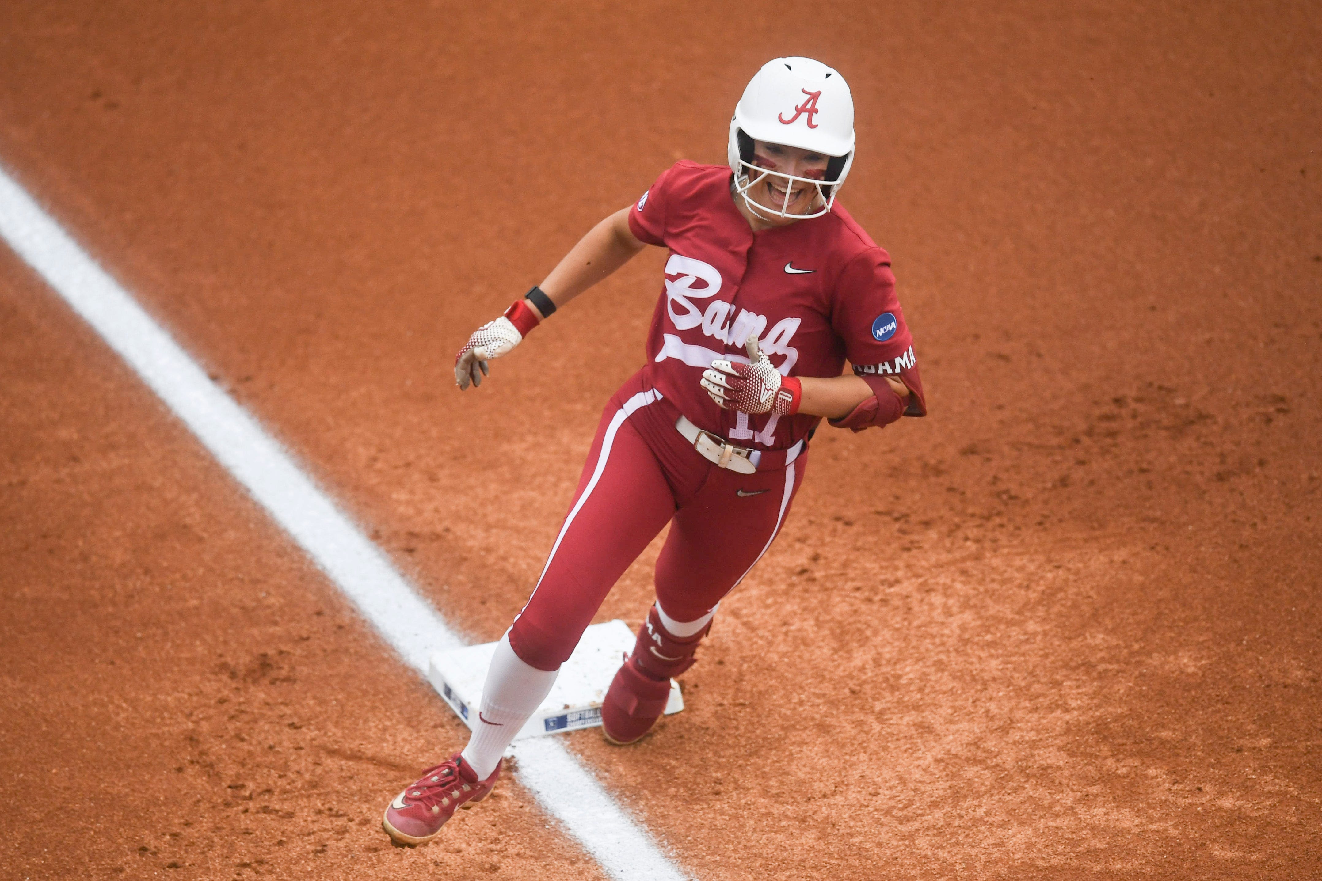 Tennessee softball rallies too late, falls to Alabama and ends season in super regional