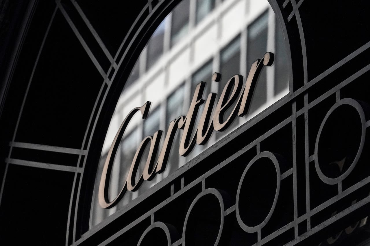 Cartier misses zeroes on a price tag, reluctantly sells $14K earrings for $14