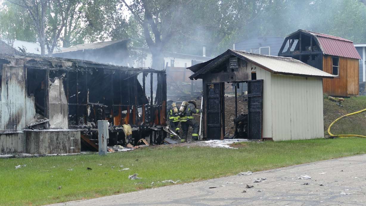 No survivors as twin-engine plane believed bound for Utah crashes in Colorado mobile home park