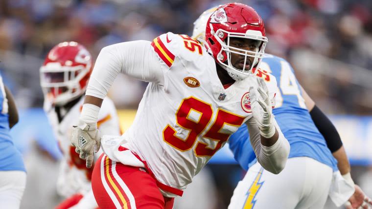 Why is Chris Jones helping chicken wings thief? Chiefs star offers $1.5 million to free school worker in prison | Sporting News