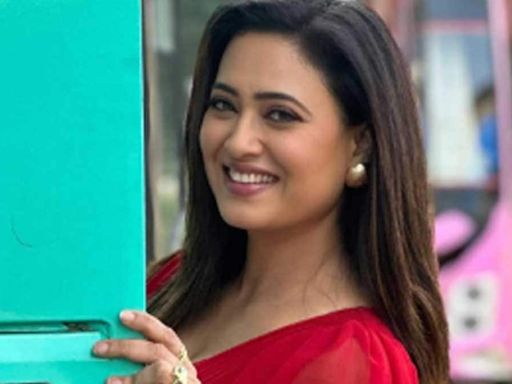 Shweta Tiwari's Red Flowy Gown Can Make Anyone Green With Envy - News18