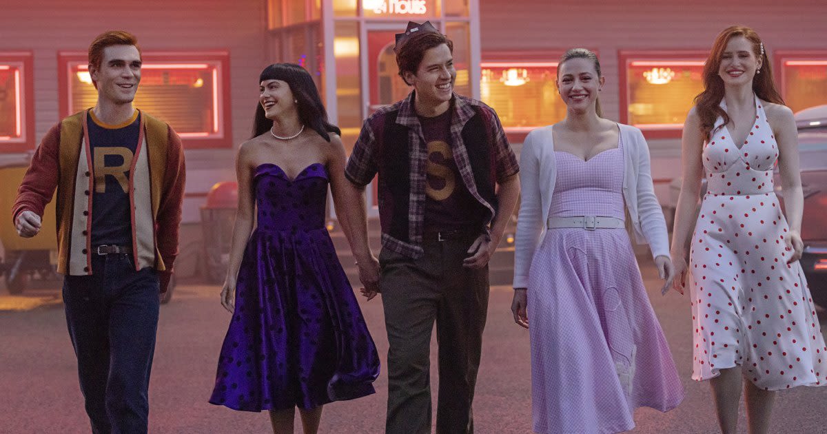 PLL: Summer School Confirms Riverdale Connection With Fun Easter Egg