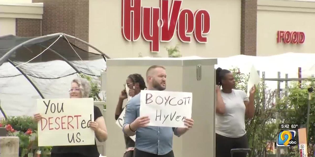 Protests continue against Hy-Vee after decision to close store