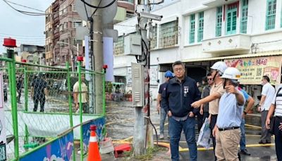 天文大潮末期遇颱風 旗津、東港再成威尼斯 | 積淹水 | 大紀元