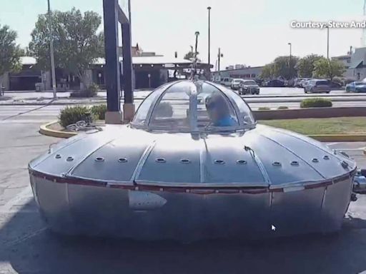 UFO car makes it to Roswell after getting national attention