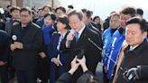 Jefe de oposición surcoreana está en cuidados intensivos tras ser apuñalado en el cuello