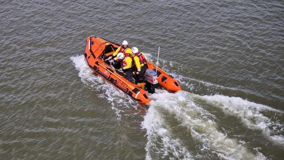 Sailboat runs aground prompting emergency response