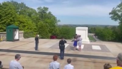 NKY 8th graders place wreath at Tomb of the Unknown Soldier